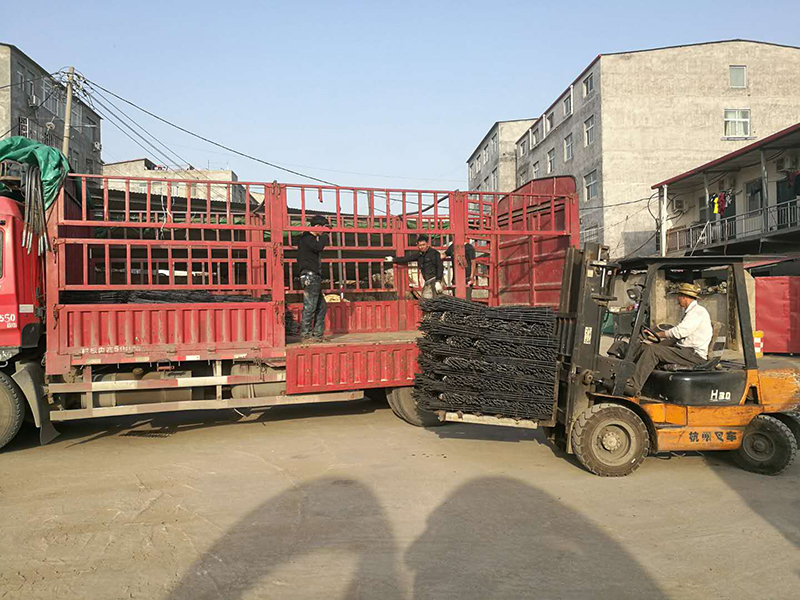 三段式止水螺桿發(fā)貨現(xiàn)場(chǎng)(圖1)