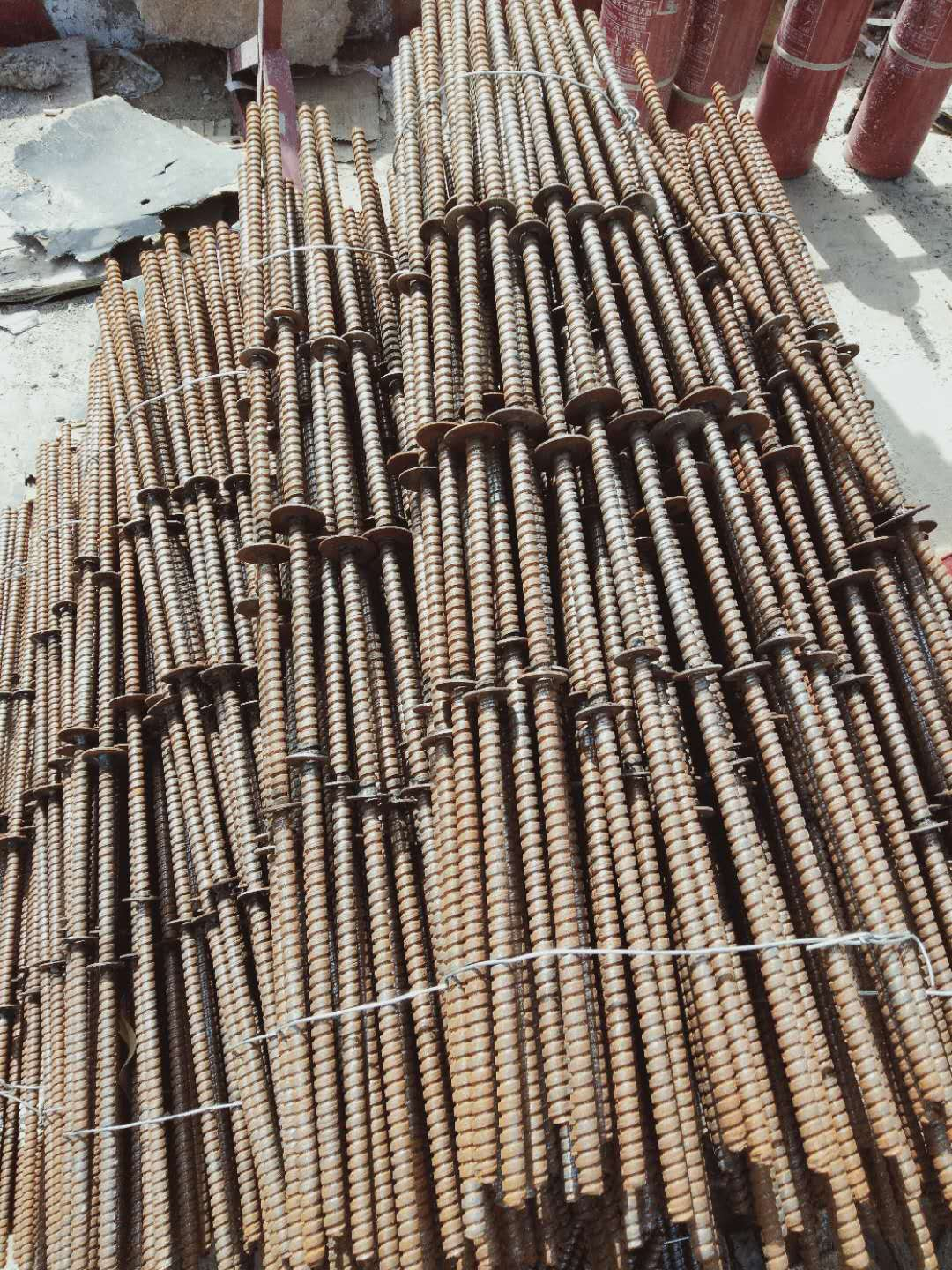 通絲焊片螺桿(圖1)